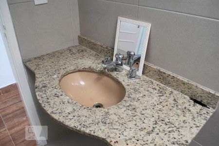 Casa à venda com 180m², 2 quartos e 2 vagasBANHEIRO