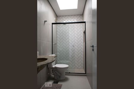 Casa à venda com 180m², 2 quartos e 2 vagasBANHEIRO