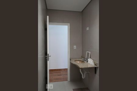 Casa à venda com 180m², 2 quartos e 2 vagasBANHEIRO