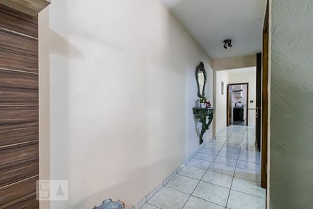 Corredor de casa à venda com 3 quartos, 200m² em Jardim Santa Emilia, São Paulo