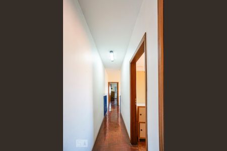 Casa à venda com 155m², 3 quartos e 2 vagasCorredor dos quartos