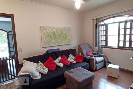 Casa de condomínio à venda com 420m², 4 quartos e 4 vagas Casa de condomínio à venda com 420m², 4 quartos e 4 vagasSala TV (andar superior)