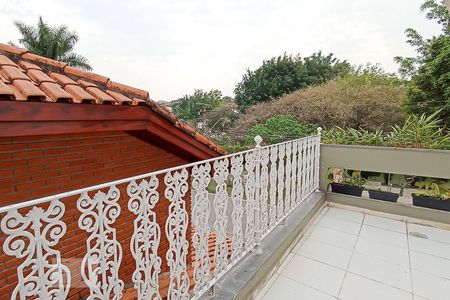 Casa de condomínio à venda com 420m², 4 quartos e 4 vagas Casa de condomínio à venda com 420m², 4 quartos e 4 vagasVaranda da suíte 4