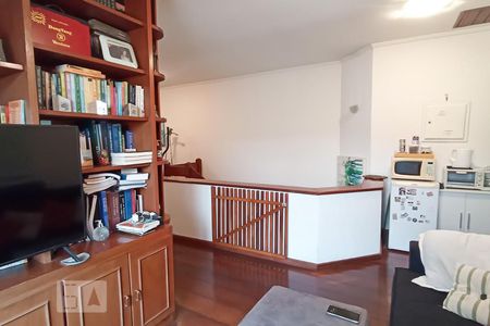 Casa de condomínio à venda com 420m², 4 quartos e 4 vagas Casa de condomínio à venda com 420m², 4 quartos e 4 vagasSala TV (andar superior)