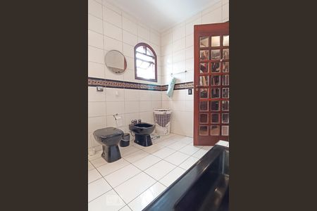 Casa de condomínio à venda com 420m², 4 quartos e 4 vagas Casa de condomínio à venda com 420m², 4 quartos e 4 vagasBanheiro da suíte 4