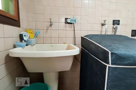 Casa de condomínio à venda com 420m², 4 quartos e 4 vagas Casa de condomínio à venda com 420m², 4 quartos e 4 vagasDetalhe área de serviço - Tanque