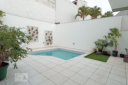 Casa de condomínio à venda com 420m², 4 quartos e 4 vagas Casa de condomínio à venda com 420m², 4 quartos e 4 vagasPiscina