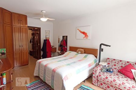 Casa de condomínio à venda com 420m², 4 quartos e 4 vagas Casa de condomínio à venda com 420m², 4 quartos e 4 vagasSuíte 4