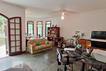 Casa de condomínio à venda com 420m², 4 quartos e 4 vagas Casa de condomínio à venda com 420m², 4 quartos e 4 vagasSala (andar superior)