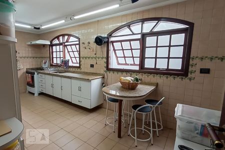 Casa de condomínio à venda com 420m², 4 quartos e 4 vagas Casa de condomínio à venda com 420m², 4 quartos e 4 vagasCozinha