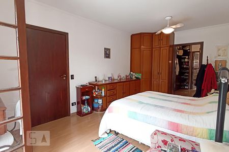 Casa de condomínio à venda com 420m², 4 quartos e 4 vagas Casa de condomínio à venda com 420m², 4 quartos e 4 vagasSuíte 4