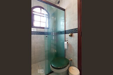 Casa de condomínio à venda com 420m², 4 quartos e 4 vagas Casa de condomínio à venda com 420m², 4 quartos e 4 vagasBanheiro da suíte 1