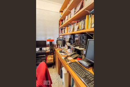 Casa de condomínio à venda com 420m², 4 quartos e 4 vagas Casa de condomínio à venda com 420m², 4 quartos e 4 vagasEscritório