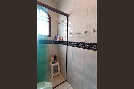 Casa de condomínio à venda com 420m², 4 quartos e 4 vagas Casa de condomínio à venda com 420m², 4 quartos e 4 vagasBanheiro da suíte 2