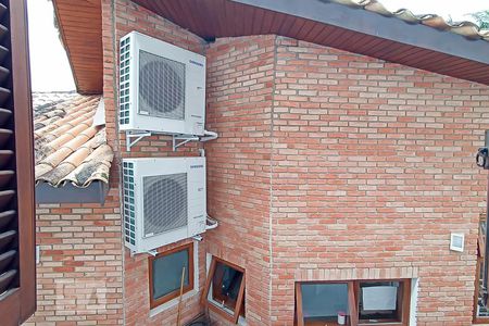 Casa de condomínio à venda com 420m², 4 quartos e 4 vagas Casa de condomínio à venda com 420m², 4 quartos e 4 vagasVista da suíte 3