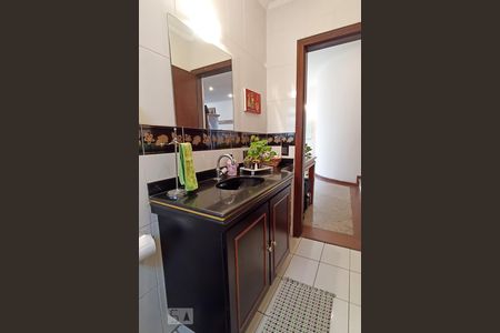 Casa de condomínio à venda com 420m², 4 quartos e 4 vagas Casa de condomínio à venda com 420m², 4 quartos e 4 vagasLavabo