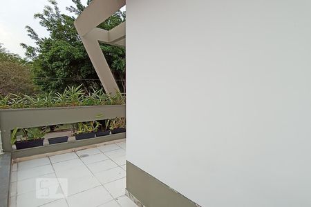 Casa de condomínio à venda com 420m², 4 quartos e 4 vagas Casa de condomínio à venda com 420m², 4 quartos e 4 vagasVaranda da suíte 4