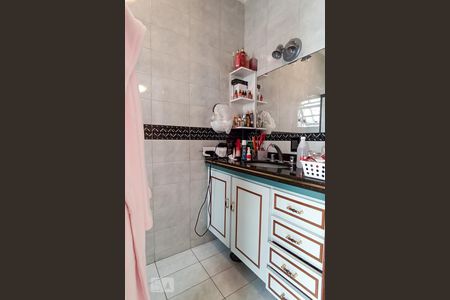 Casa de condomínio à venda com 420m², 4 quartos e 4 vagas Casa de condomínio à venda com 420m², 4 quartos e 4 vagasBanheiro da suíte 2