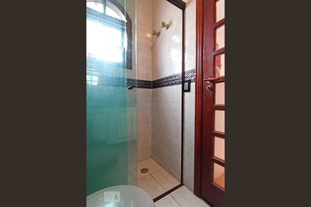 Casa de condomínio à venda com 420m², 4 quartos e 4 vagas Casa de condomínio à venda com 420m², 4 quartos e 4 vagasBanheiro da suíte 3