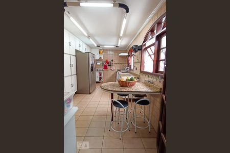 Casa de condomínio à venda com 420m², 4 quartos e 4 vagas Casa de condomínio à venda com 420m², 4 quartos e 4 vagasCozinha