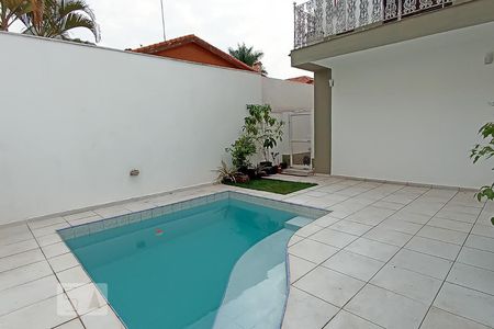 Casa de condomínio à venda com 420m², 4 quartos e 4 vagas Casa de condomínio à venda com 420m², 4 quartos e 4 vagasPiscina