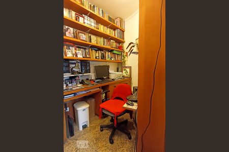 Casa de condomínio à venda com 420m², 4 quartos e 4 vagas Casa de condomínio à venda com 420m², 4 quartos e 4 vagasEscritório