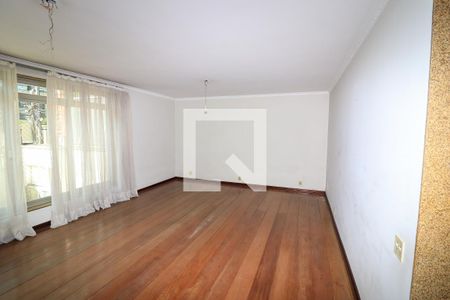 Casa para alugar com 550m², 3 quartos e 4 vagasSala de TV