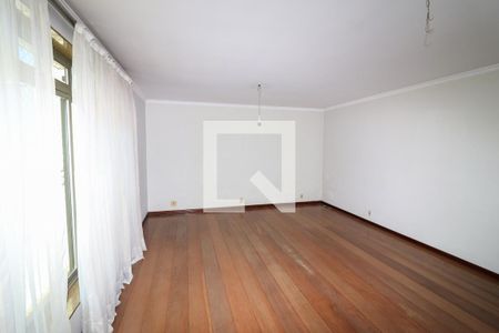 Sala de TV de casa para alugar com 3 quartos, 550m² em Cidade Mãe do Céu, São Paulo