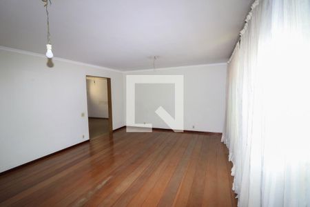 Sala de TV de casa para alugar com 3 quartos, 550m² em Cidade Mãe do Céu, São Paulo