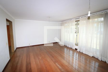 Sala de TV de casa para alugar com 3 quartos, 550m² em Cidade Mãe do Céu, São Paulo