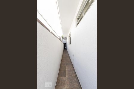 Casa à venda com 220m², 5 quartos e 2 vagasCorredor