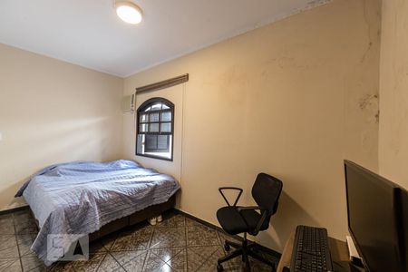 Casa à venda com 220m², 5 quartos e 2 vagasQuarto 4 (Fundos)