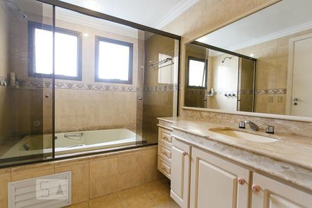 Apartamento à venda com 165m², 3 quartos e 3 vagas Apartamento à venda com 165m², 3 quartos e 3 vagasBanheiro da Suíte 1