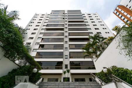 Apartamento à venda com 165m², 3 quartos e 3 vagas Apartamento à venda com 165m², 3 quartos e 3 vagasFachada