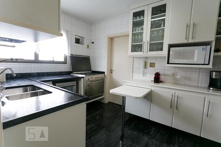 Apartamento à venda com 165m², 3 quartos e 3 vagas Apartamento à venda com 165m², 3 quartos e 3 vagasBanheiro da Suíte 2