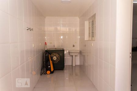 Casa à venda com 230m², 4 quartos e 3 vagas Casa à venda com 230m², 4 quartos e 3 vagasÁrea de serviço