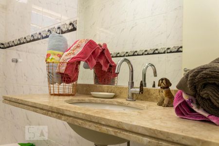 Casa à venda com 230m², 4 quartos e 3 vagas Casa à venda com 230m², 4 quartos e 3 vagasBanheiro