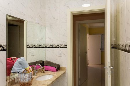 Casa à venda com 230m², 4 quartos e 3 vagas Casa à venda com 230m², 4 quartos e 3 vagasBanheiro