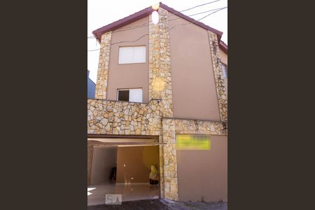 Casa à venda com 230m², 4 quartos e 3 vagas Casa à venda com 230m², 4 quartos e 3 vagasFachada