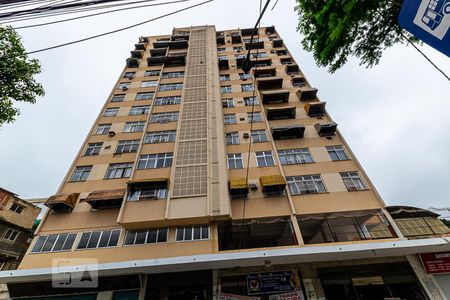 Apartamento à venda com 60m², 2 quartos e 1 vaga Apartamento à venda com 60m², 2 quartos e 1 vagaFachada