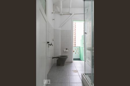 Banheiro de kitnet/studio para alugar com 1 quarto, 31m² em José Menino, Santos