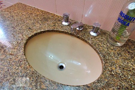 Casa à venda com 143m², 3 quartos e 2 vagas Casa à venda com 143m², 3 quartos e 2 vagasBanheiro