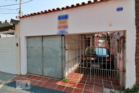 Casa à venda com 143m², 3 quartos e 2 vagas Casa à venda com 143m², 3 quartos e 2 vagasFachada