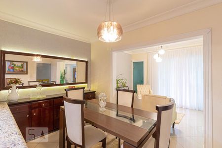 Casa à venda com 250m², 4 quartos e 2 vagas Casa à venda com 250m², 4 quartos e 2 vagasCozinha