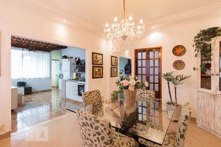 Casa à venda com 250m², 4 quartos e 2 vagas Casa à venda com 250m², 4 quartos e 2 vagasSala de Jantar