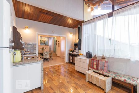 Casa à venda com 250m², 4 quartos e 2 vagas Casa à venda com 250m², 4 quartos e 2 vagasCozinha