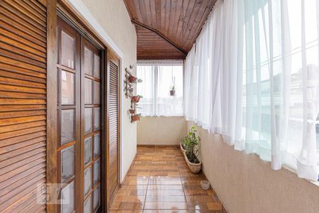 Casa à venda com 250m², 4 quartos e 2 vagas Casa à venda com 250m², 4 quartos e 2 vagasVaranda