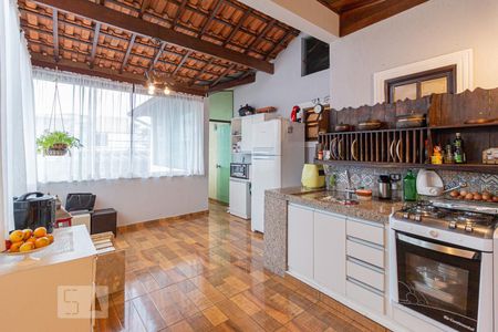 Casa à venda com 250m², 4 quartos e 2 vagas Casa à venda com 250m², 4 quartos e 2 vagasCozinha