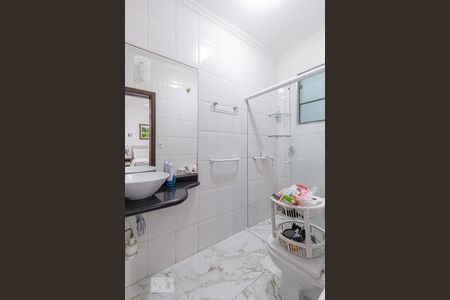 Casa à venda com 250m², 4 quartos e 2 vagas Casa à venda com 250m², 4 quartos e 2 vagasBanheiro