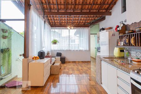 Casa à venda com 250m², 4 quartos e 2 vagas Casa à venda com 250m², 4 quartos e 2 vagasCozinha